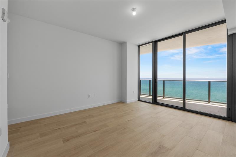 Image 25 of 62 For 900 Ocean Blvd.  902