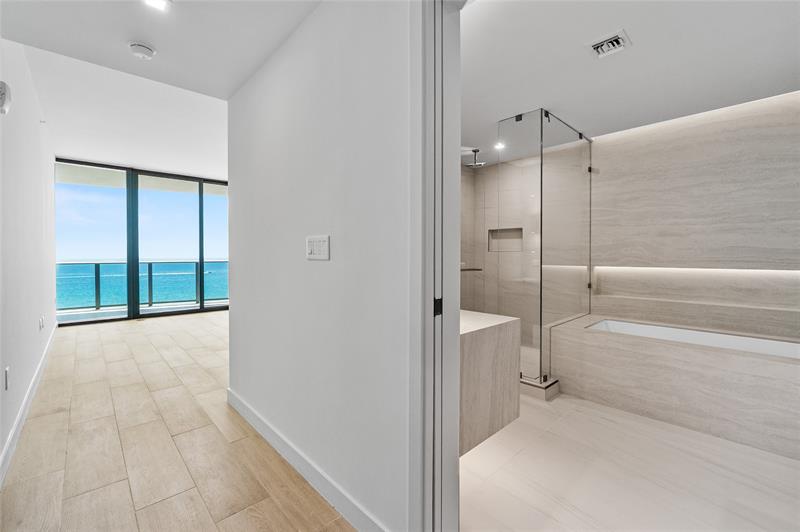 Image 27 of 62 For 900 Ocean Blvd.  902