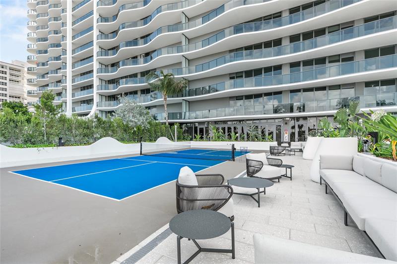 Image 46 of 62 For 900 Ocean Blvd.  902