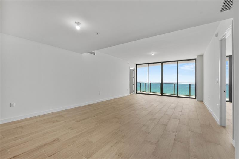 Image 7 of 62 For 900 Ocean Blvd.  902