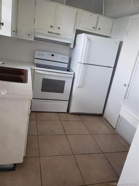 Image 4 of 16 For 1321 43rd Ave  103