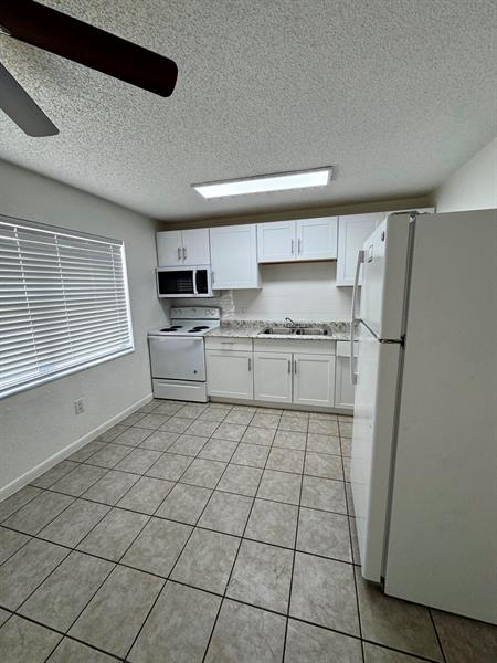 Image 4 of 8 For 3433 Hi St  3433