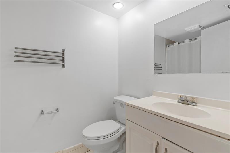 Image 17 of 23 For 2355 15th St  75