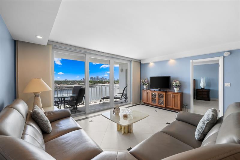 Image 3 of 62 For 511 Bayshore Dr  904