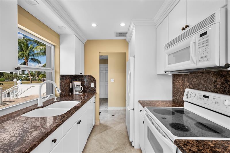 Image 35 of 62 For 511 Bayshore Dr  904