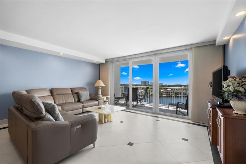 Image 4 of 62 For 511 Bayshore Dr  904