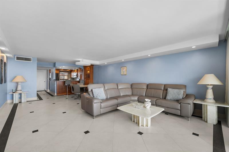 Image 7 of 62 For 511 Bayshore Dr  904