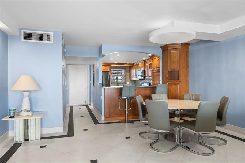 Image 8 of 62 For 511 Bayshore Dr  904