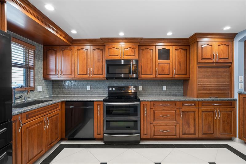 Image 9 of 62 For 511 Bayshore Dr  904