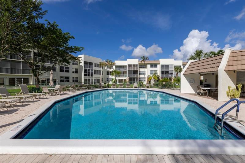 Image 17 of 42 For 6850 Royal Palm Blvd  G 208