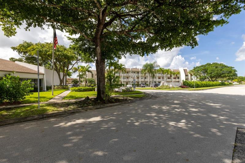 Image 21 of 42 For 6850 Royal Palm Blvd  G 208