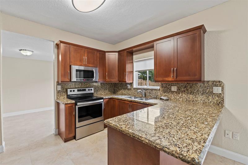 Image 8 of 40 For 5960 99th Ter