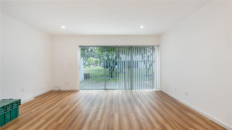 Image 6 of 22 For 3001 4th Ter  162