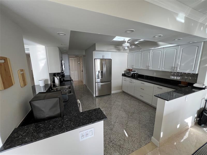 Image 11 of 42 For 4900 Ocean Blvd  1010