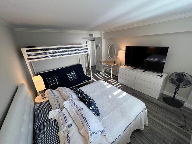 Image 22 of 42 For 4900 Ocean Blvd  1010