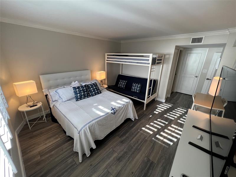 Image 23 of 42 For 4900 Ocean Blvd  1010