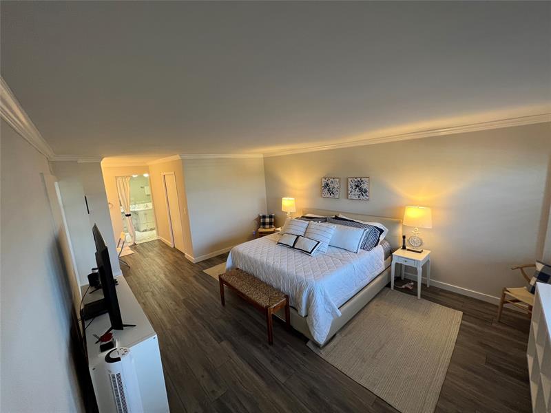 Image 33 of 42 For 4900 Ocean Blvd  1010