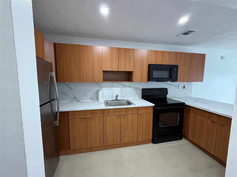 Image 4 of 13 For 550 115th Ave  809-d
