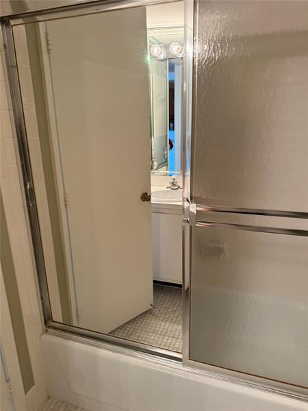 Image 10 of 12 For 7543 Oriole Blvd  204
