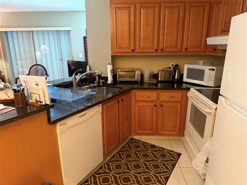 Image 4 of 12 For 7543 Oriole Blvd  204