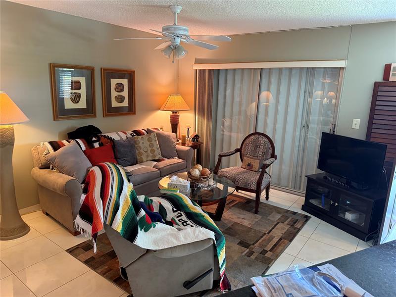Image 5 of 12 For 7543 Oriole Blvd  204