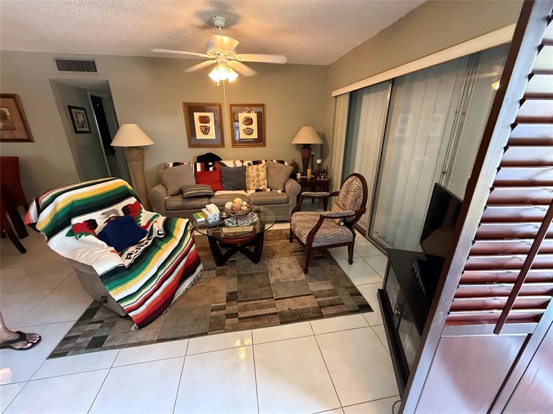 Image 6 of 12 For 7543 Oriole Blvd  204