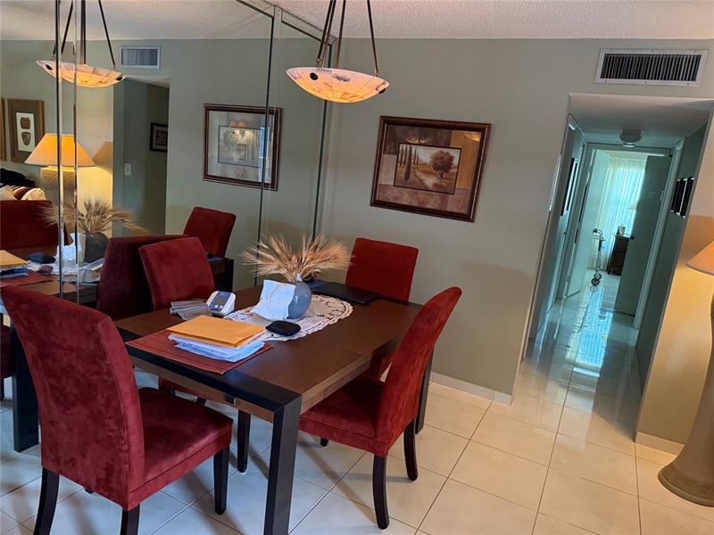 Image 8 of 12 For 7543 Oriole Blvd  204
