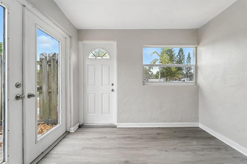 Image 10 of 32 For 620 57th St  