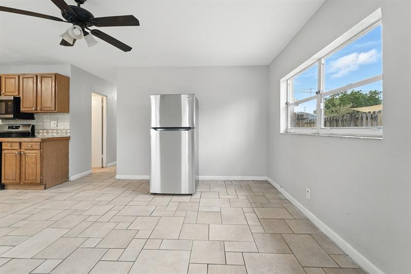 Image 11 of 32 For 620 57th St  