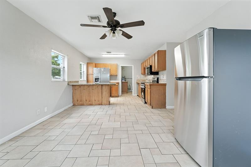 Image 12 of 32 For 620 57th St  