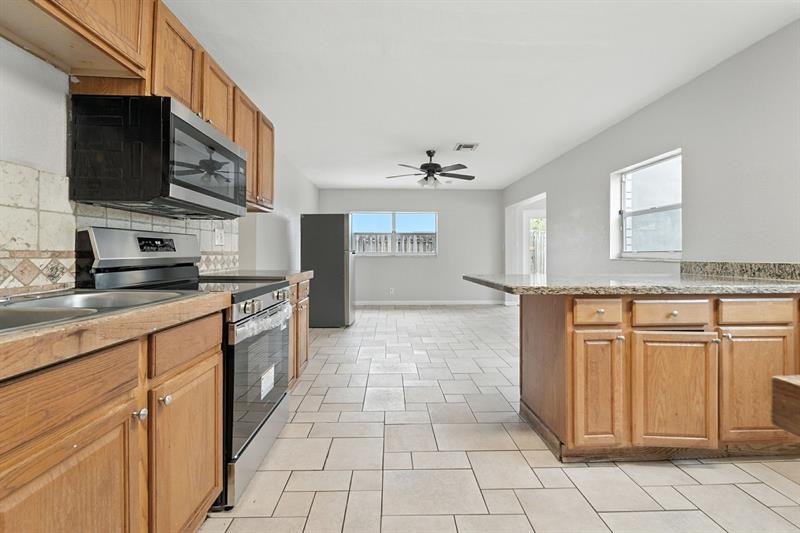 Image 14 of 32 For 620 57th St  