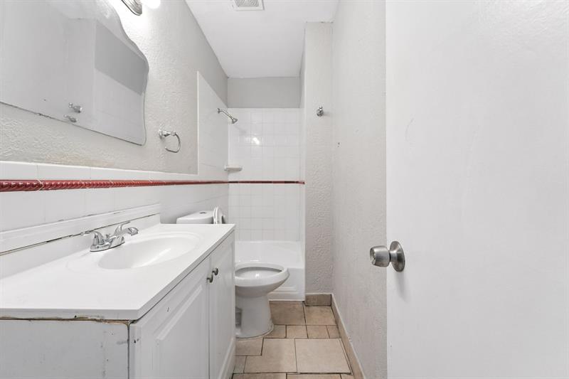 Image 16 of 32 For 620 57th St  