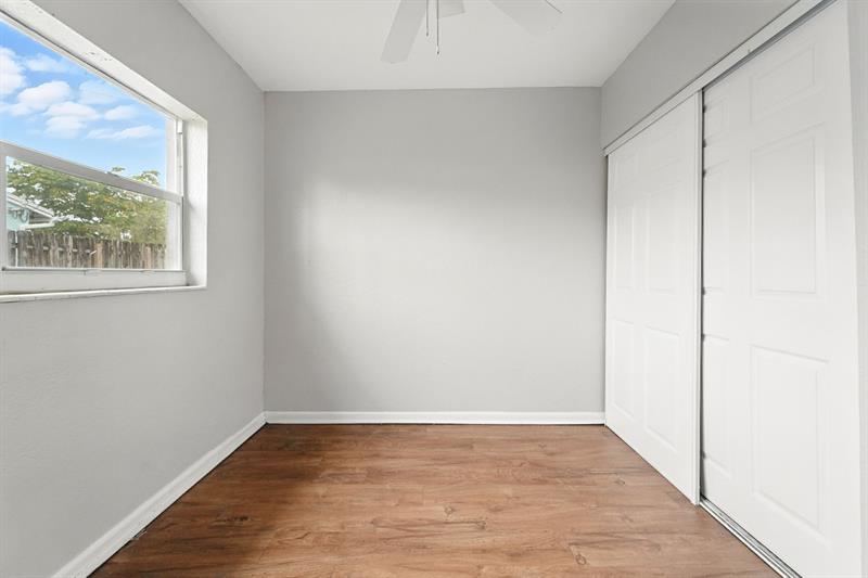 Image 17 of 32 For 620 57th St  