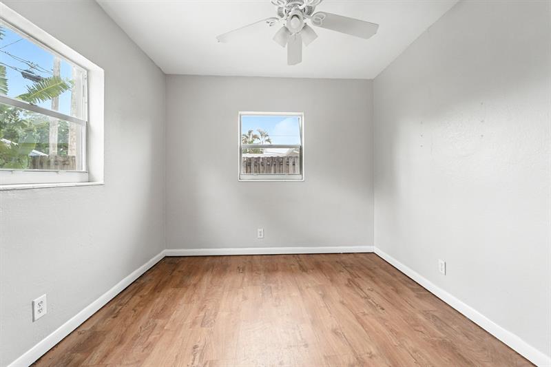 Image 19 of 32 For 620 57th St  