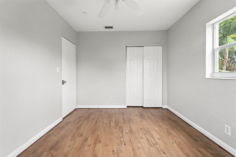 Image 20 of 32 For 620 57th St  