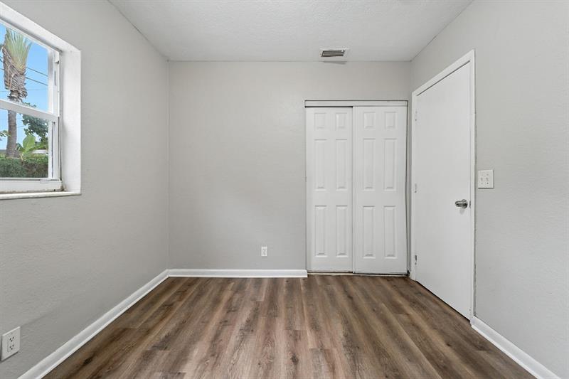 Image 21 of 32 For 620 57th St  