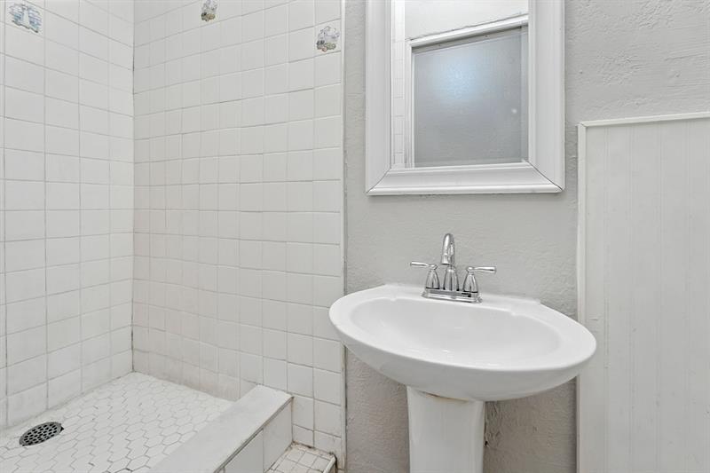 Image 23 of 32 For 620 57th St  