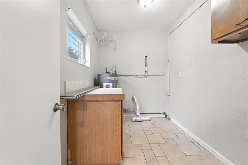 Image 27 of 32 For 620 57th St  