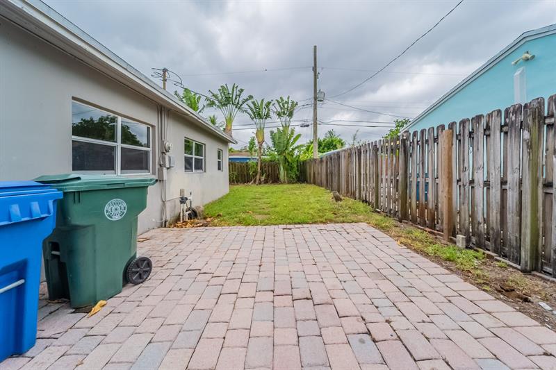 Image 28 of 32 For 620 57th St  