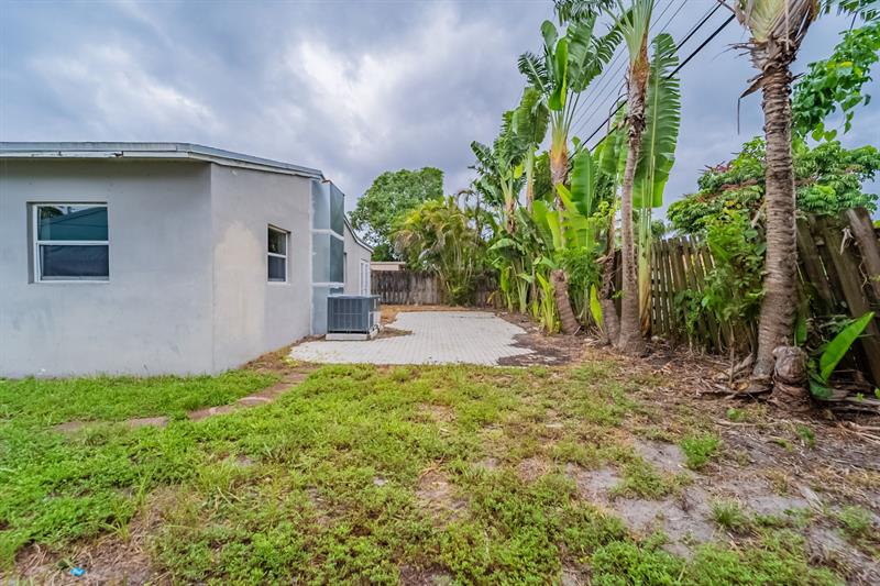 Image 29 of 32 For 620 57th St  