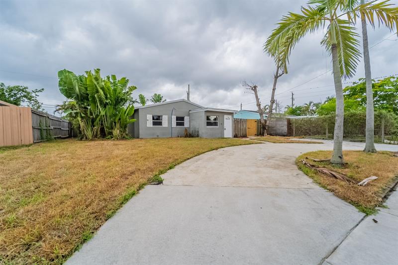 Image 3 of 32 For 620 57th St  