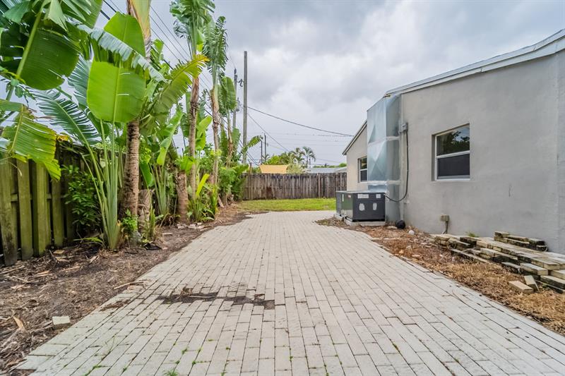 Image 31 of 32 For 620 57th St  