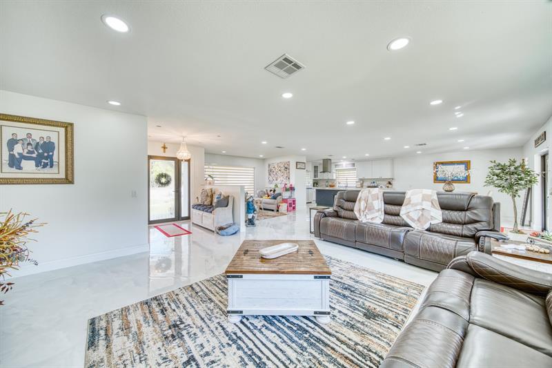 Image 10 of 38 For 20421 50th Pl