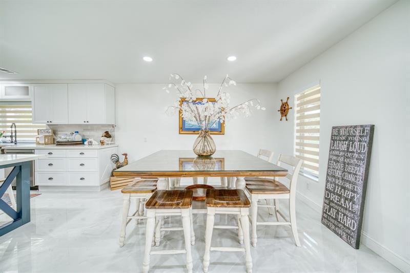 Image 14 of 38 For 20421 50th Pl