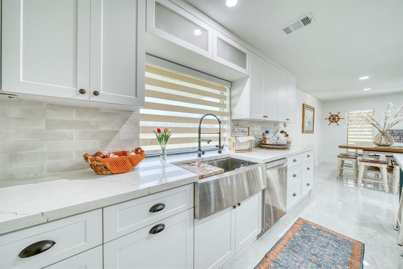 Image 18 of 38 For 20421 50th Pl