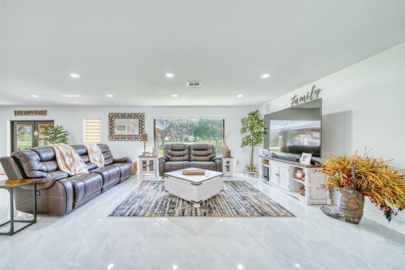 Image 9 of 38 For 20421 50th Pl