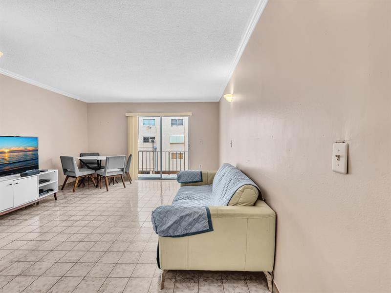 Image 11 of 41 For 1075 68th St  203