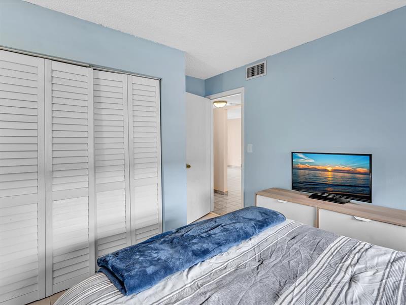 Image 31 of 41 For 1075 68th St  203