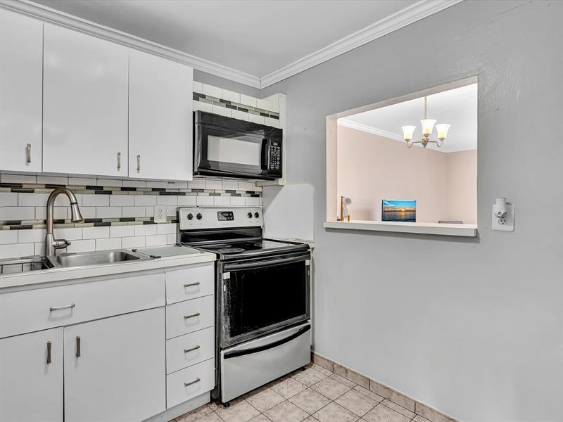 Image 6 of 41 For 1075 68th St  203