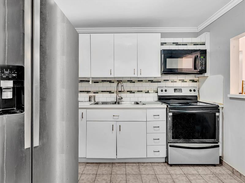 Image 7 of 41 For 1075 68th St  203